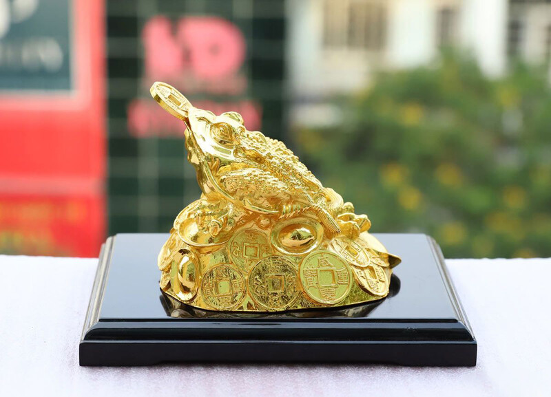 Tượng cóc Thiềm Thừ mạ vàng chiêu tài lộc