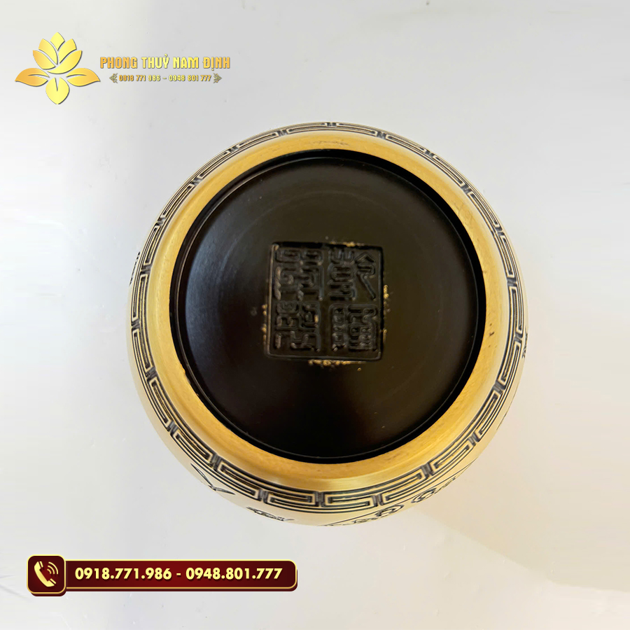 Được làm bằng đồng cao cấp tượng trưng cho cát tường và thịnh vượng. Được làm bằng đồng cao cấp tượng trưng cho cát tường và thịnh vượng.