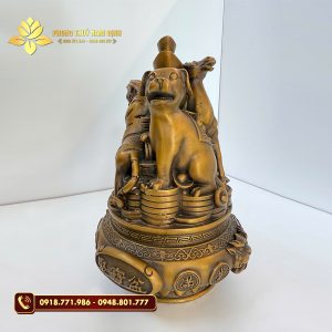 Tượng Tam Hợp đồng nguyên chất thể hiện sự mạnh mẽ và trung thành.