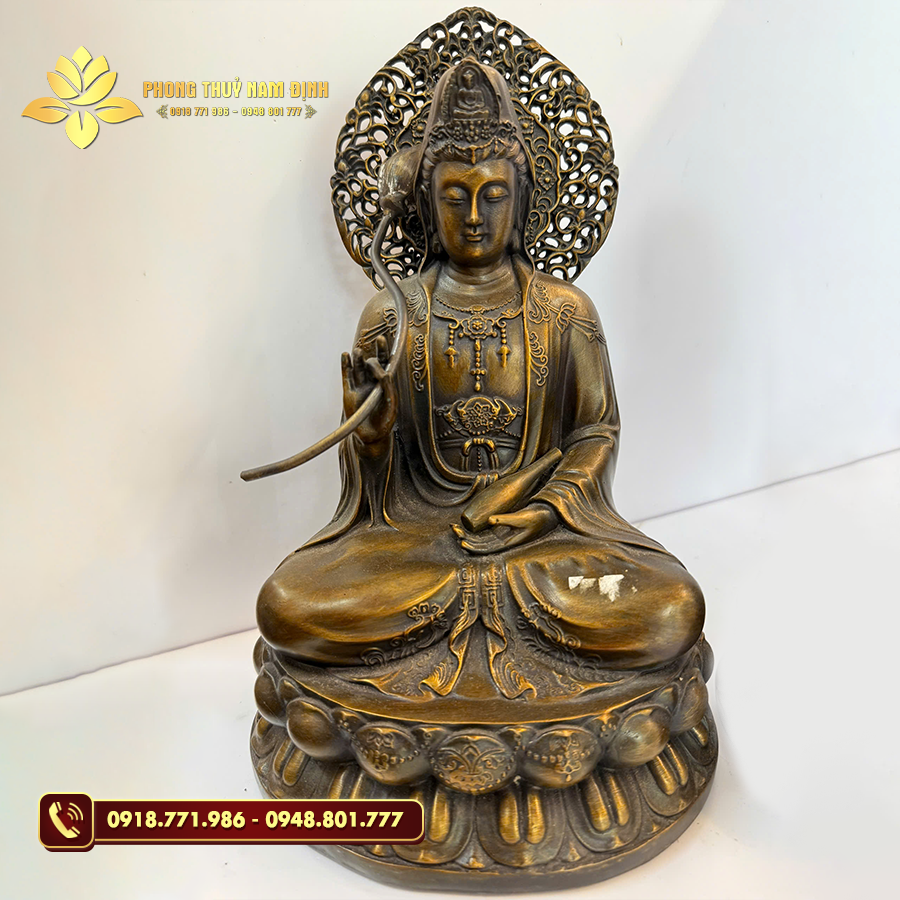 Hình ảnh bộ Tam Thế Phật bằng đồng được chế tác tinh xảo