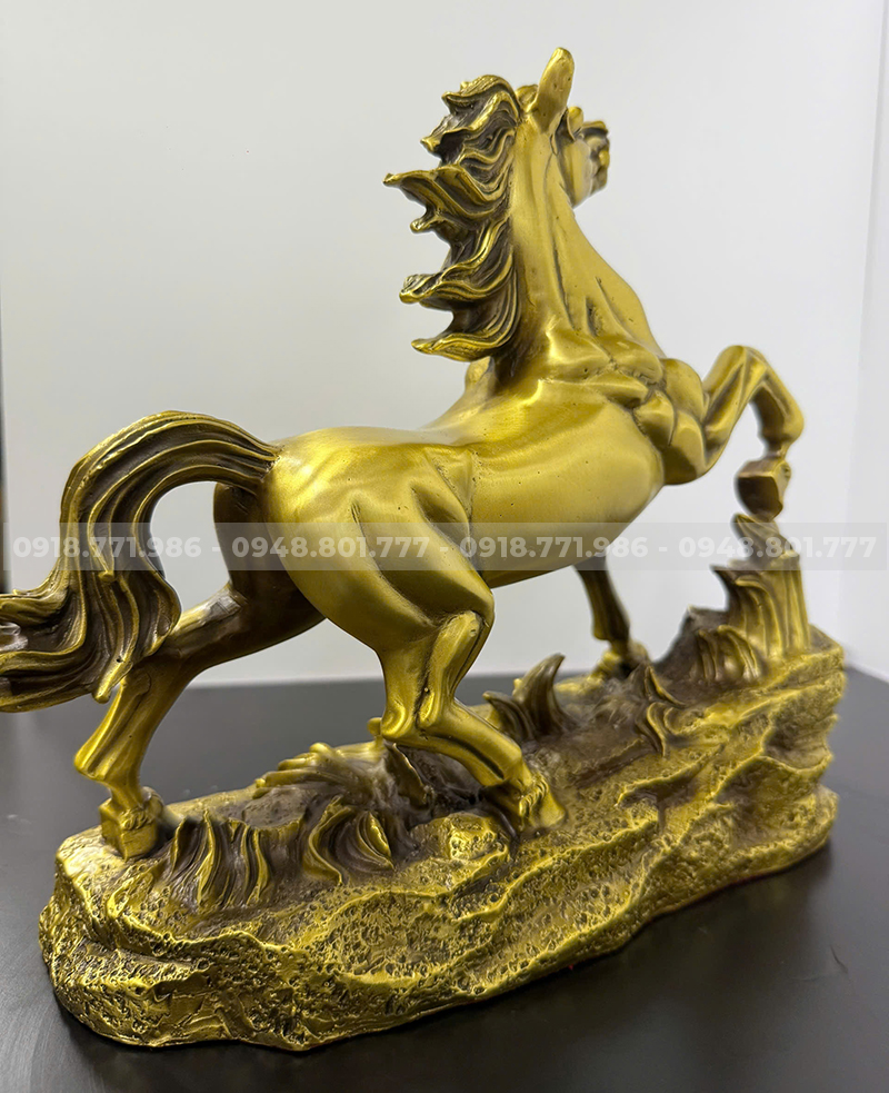 Công dụng của Ngựa Đứng Bệ Đá trong công việc và kinh doanh