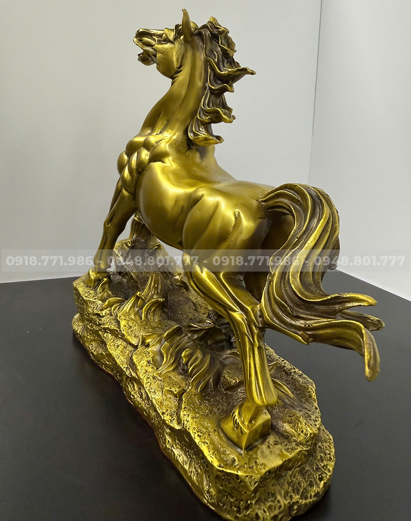 Địa chỉ mua Ngựa Đứng Bệ Đá uy tín