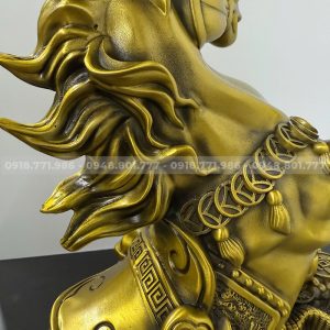 Cách bày trí Ngựa đứng bị vàng để phát huy phong thủy