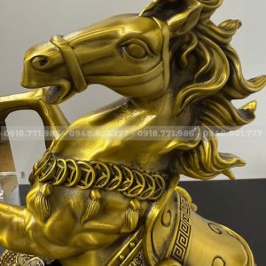 Ngựa đứng bị vàng – Vật phẩm chiêu tài cho doanh nhân