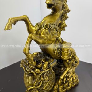 Ngựa đứng bị vàng – Quà tặng phong thủy ý nghĩa