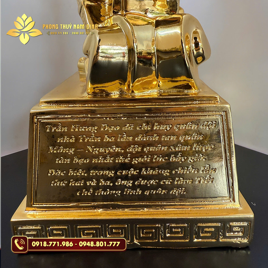 Tượng Trần Quốc Tuấn mạ vàng được chế tác từ đồng nguyên chất Tượng Trần Quốc Tuấn mạ vàng được chế tác từ đồng nguyên chất