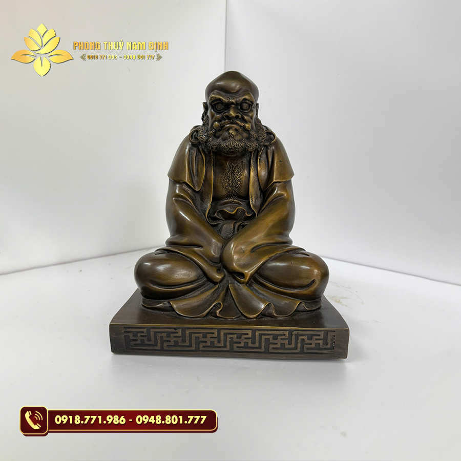 Hình ảnh tượng Đạt Ma Sư Tổ bằng đồng được chạm khắc tinh xảo