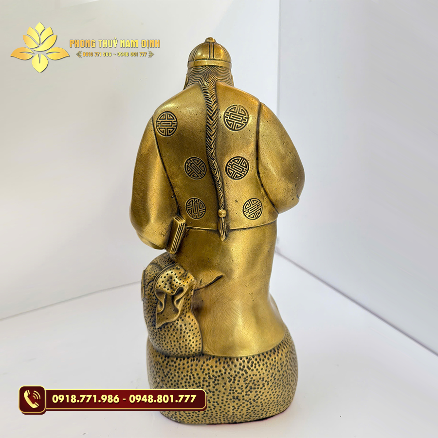 Tượng Quản Gia Quản Tài đặt tại phòng làm việc giúp thu hút vận may và tài khí Tượng Quản Gia Quản Tài đặt tại phòng làm việc giúp thu hút vận may và tài khí