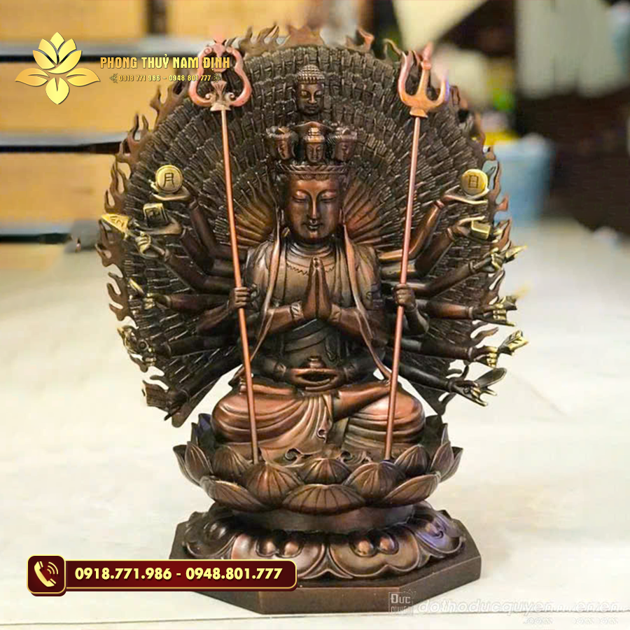 Tượng Thiên Thủ Thiên Nhãn mang đến cảm giác linh thiêng và thanh tịnh. Tượng Thiên Thủ Thiên Nhãn mang đến cảm giác linh thiêng và thanh tịnh.