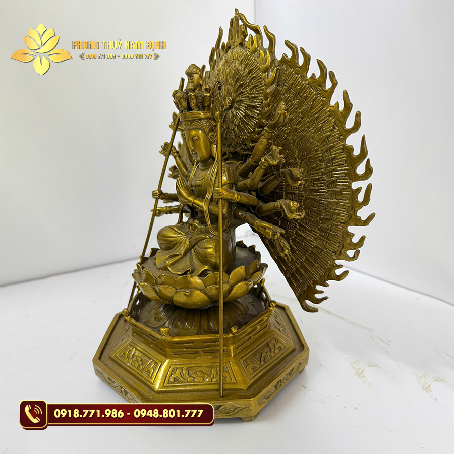 Tượng Thiên Thủ Thiên Nhãn mang giá trị tâm linh và nghệ thuật sâu sắc. Tượng Thiên Thủ Thiên Nhãn mang giá trị tâm linh và nghệ thuật sâu sắc.