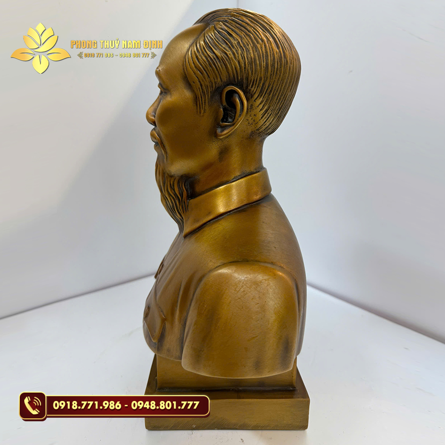 Tượng đồng Bác Hồ bán thân