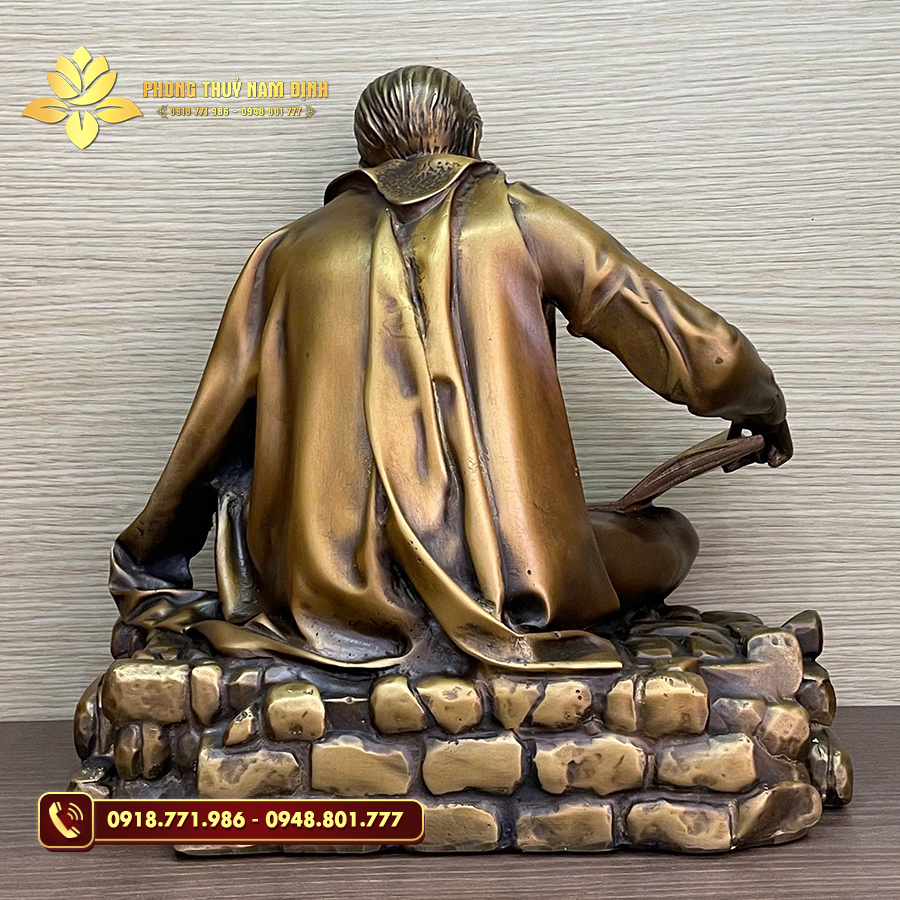 Tượng đồng Bác Hồ ngồi đọc báo - Ảnh 3