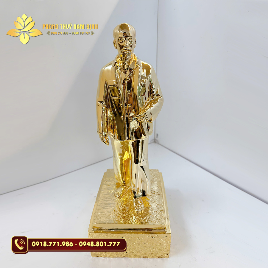 Tượng đồng Bác Hồ về quê mạ vàng 24K