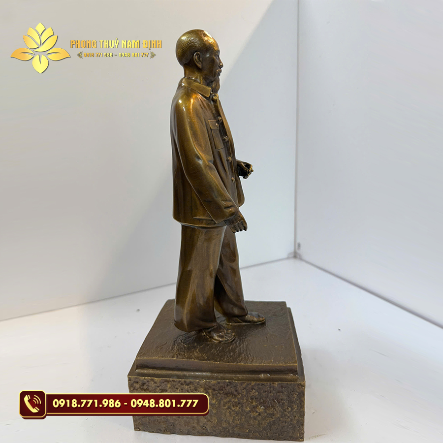 Tượng đồng Bác Hồ về quê màu giả cổ