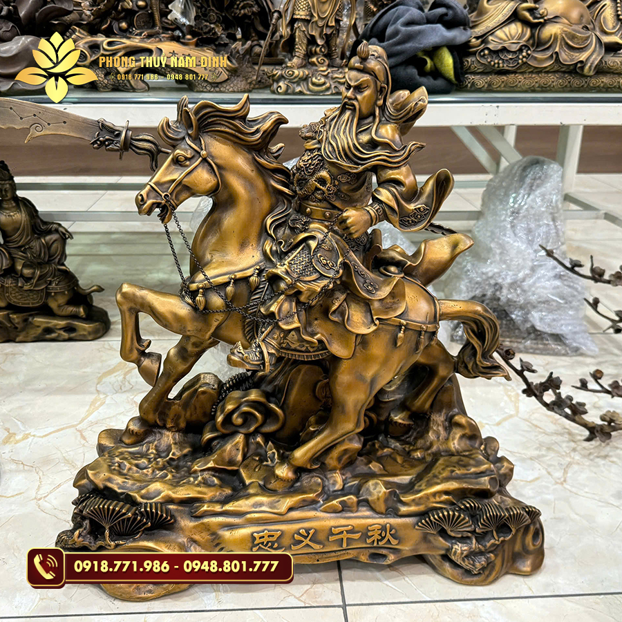 Tượng Quan Công cưỡi ngựa