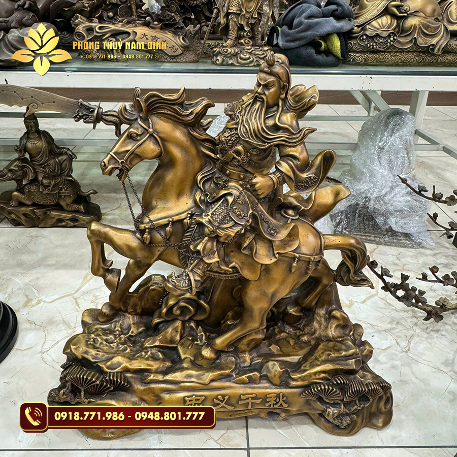 Tượng quan công cưỡi ngựa